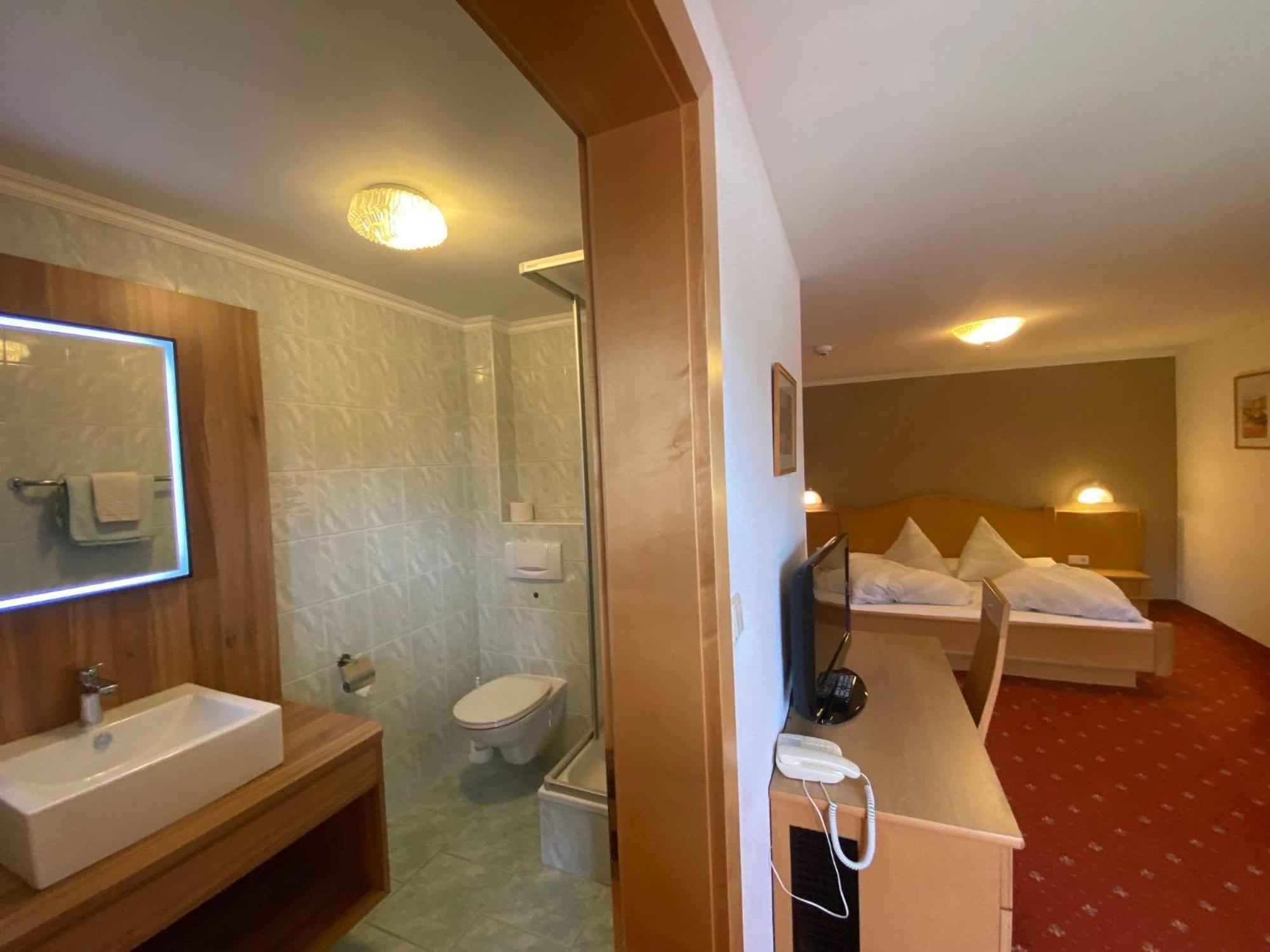 Pension Edelweiss Breitenbach am Inn エクステリア 写真