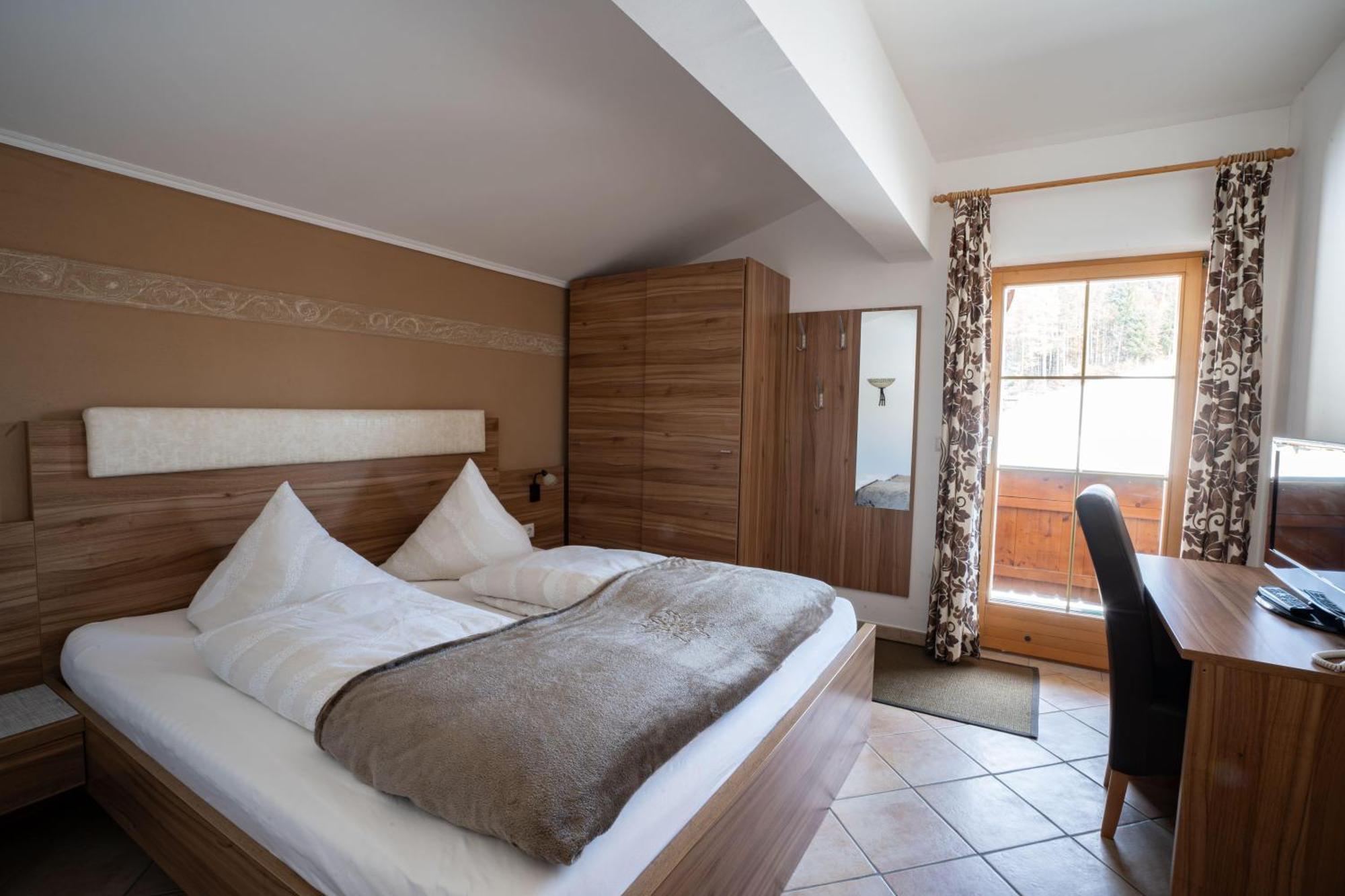 Pension Edelweiss Breitenbach am Inn エクステリア 写真