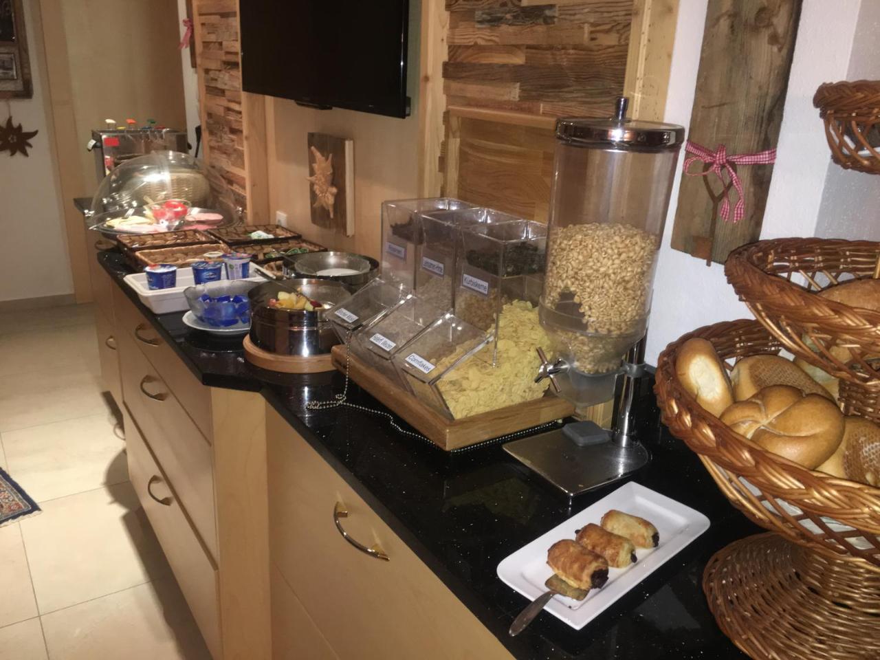 Pension Edelweiss Breitenbach am Inn エクステリア 写真